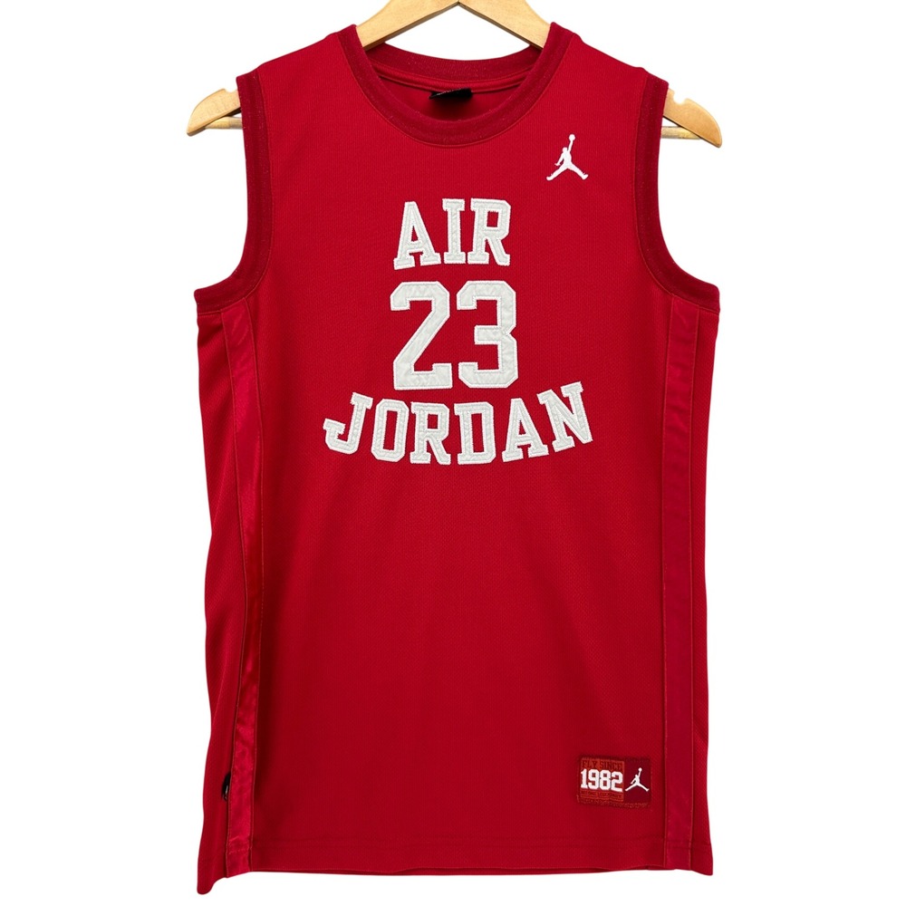 Jordan Boys Red Air‎ 23 Jordan Basketball Jersey XL GOAT Retro Streetwear 1982